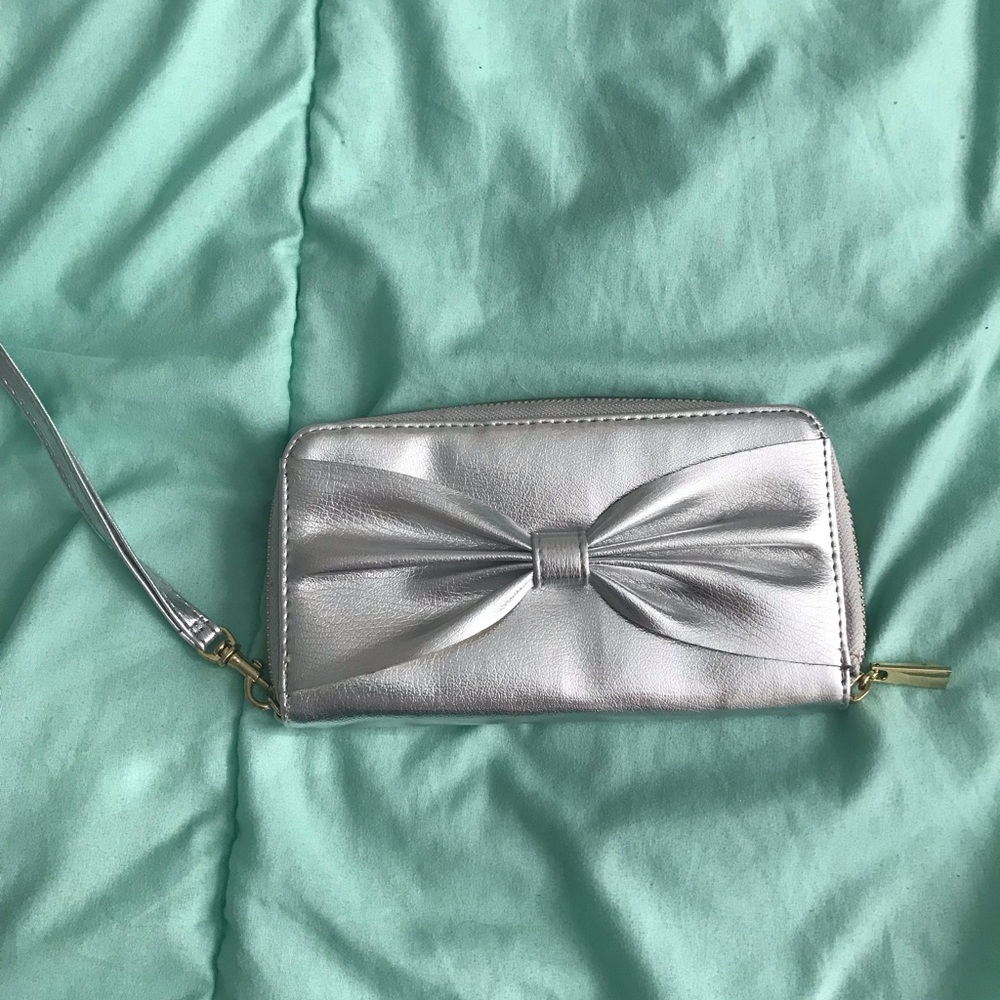 Target phone wristlet